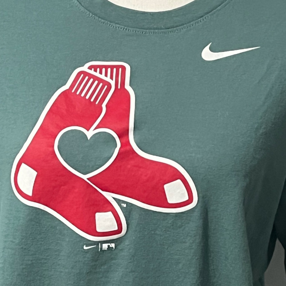 Nike size L Red Sox Foundation Green Tee EUC - Picture 5 of 7